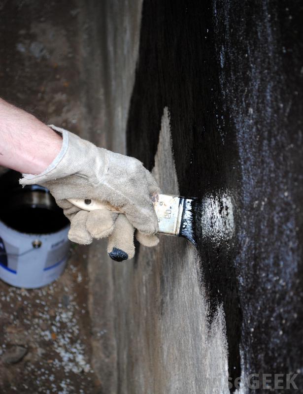 Sơn chống thấm có thể được sử dụng trong các tầng hầm để tạo độ kín.